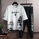 thumbnail image 2 of Conjuntos de pantalones de corte regular de primera calidad Pantalones deportivos Ropa para hombre Trajes deportivos con alfabeto Chándal gris Camiseta gráfica Sudadera para hombre Elegante, 2 of 5