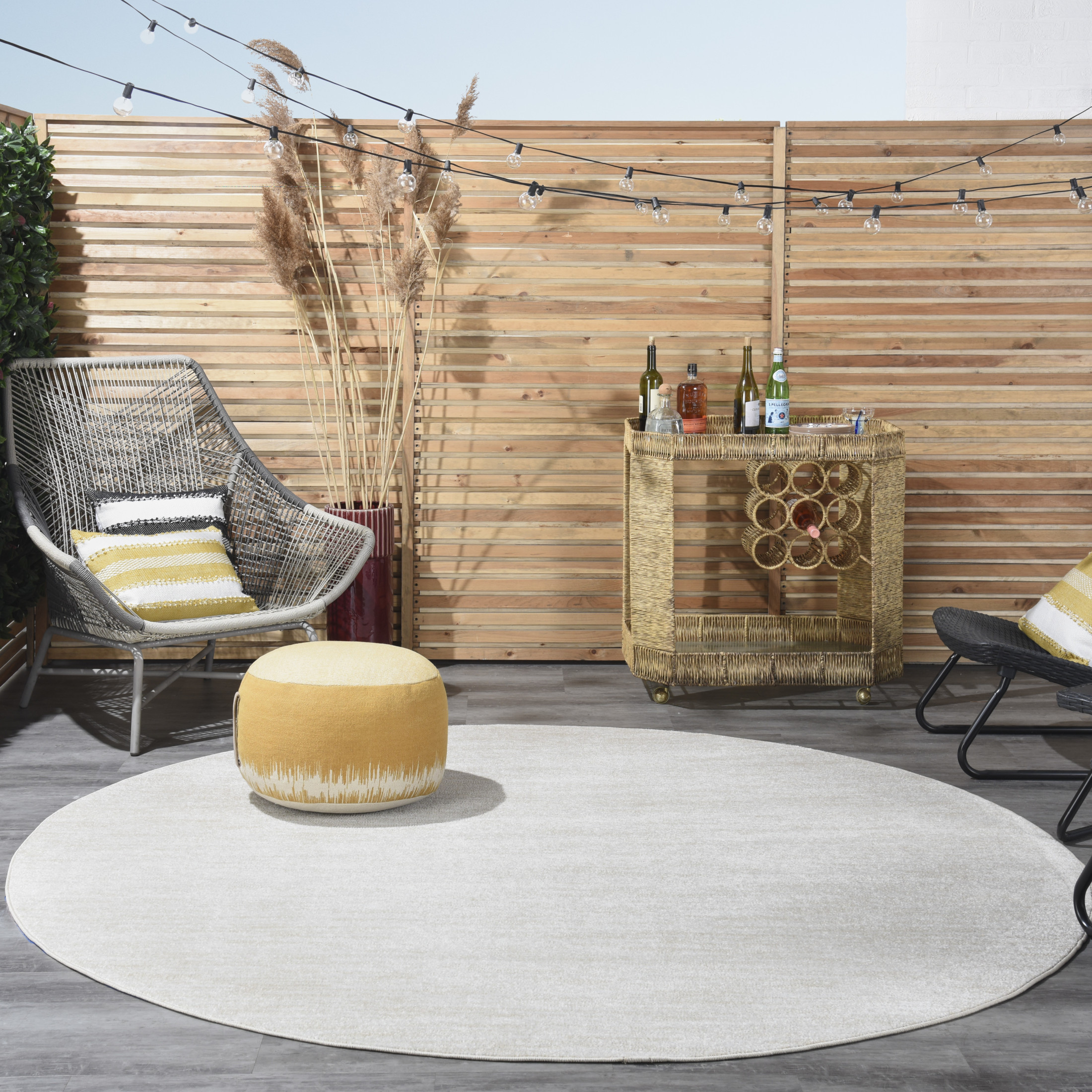 Nourison Essentials Indoor/Outdoor Ivory Beige 8' x round Area Rug, (8 Round)