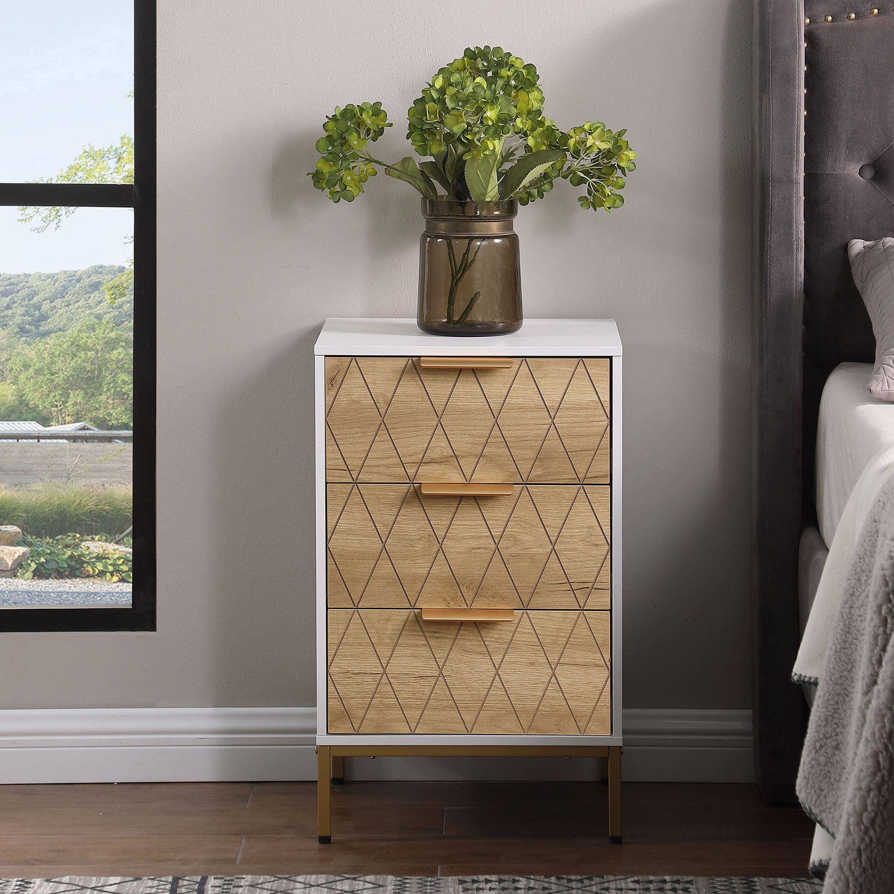 Chic Bedside Table with 3 Drawers, Perfect Modern Nightstand for Bedroom Spaces，Natural+White