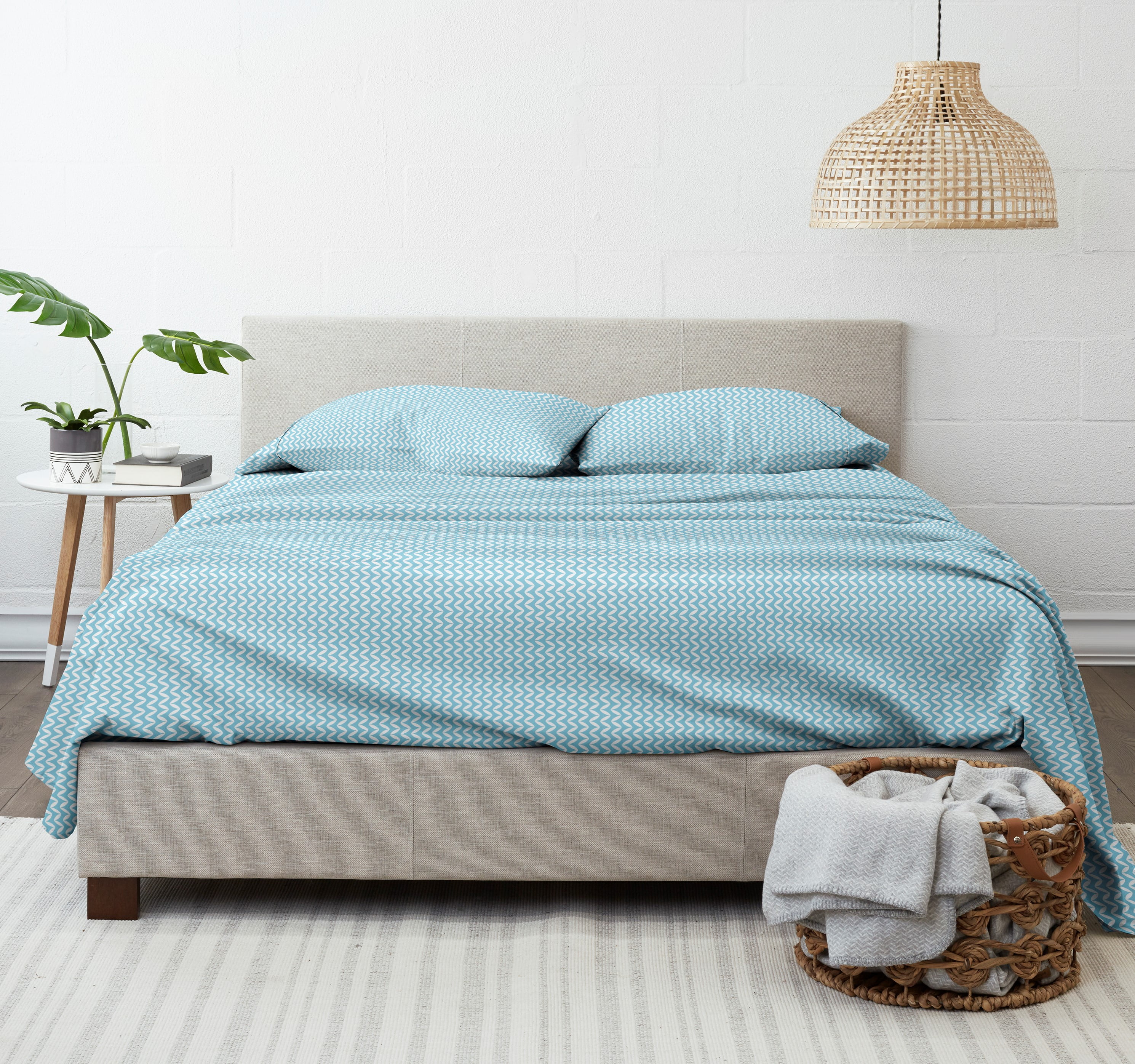 Noble Linens 4 Piece Pattern Microfiber Bed Sheets Set, Light Blue Puffed Chevron, California King