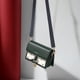 thumbnail image 5 of Juego de 2 correas de repuesto ajustables de cadena plana de cuero y acrílico para bolso de hombro, cartera o bolso de mano - Negro y verde oliva, 5 of 6