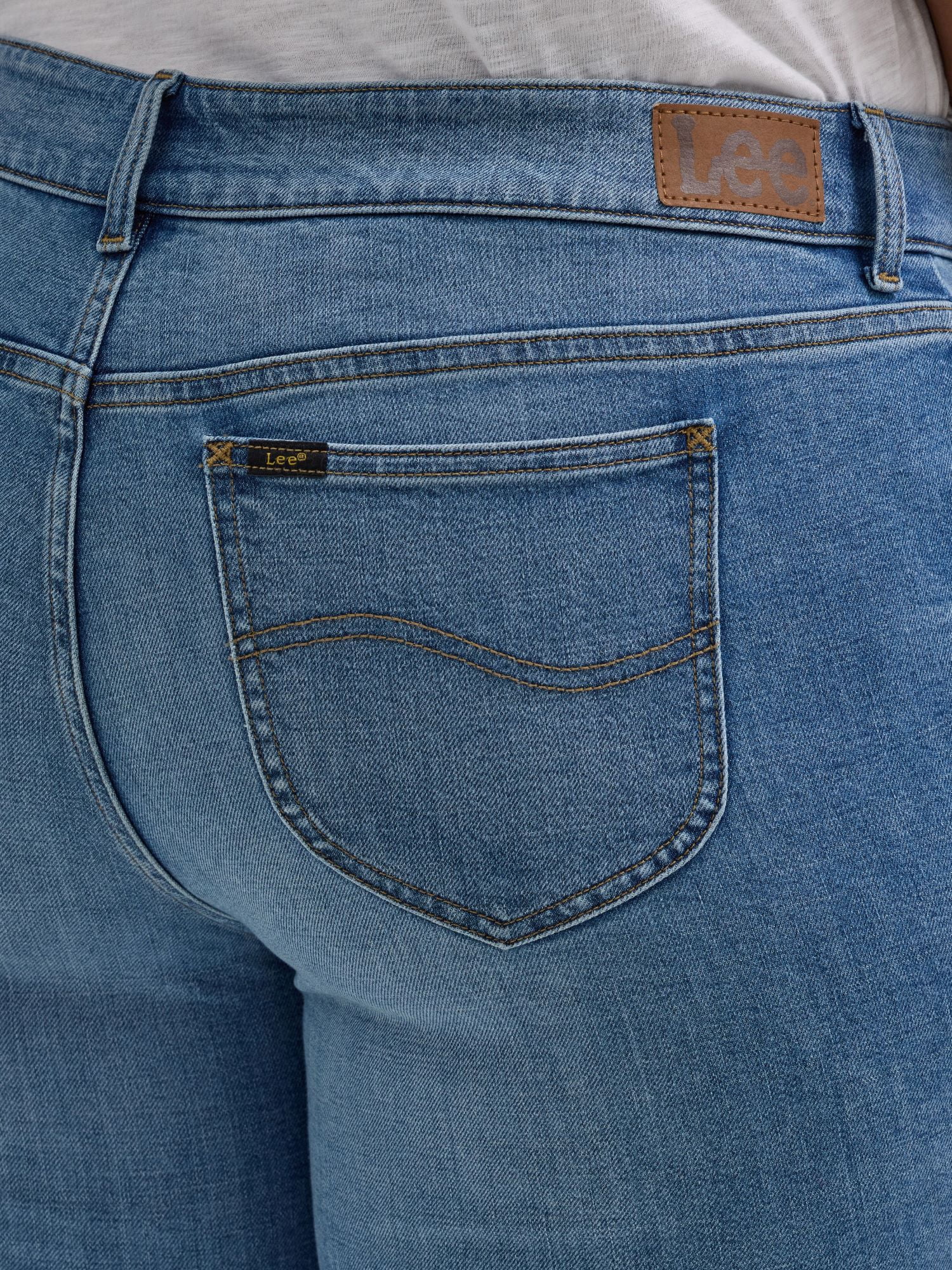 Lee Women's Plus Midrise Relaxed Fit Straight Leg Jean