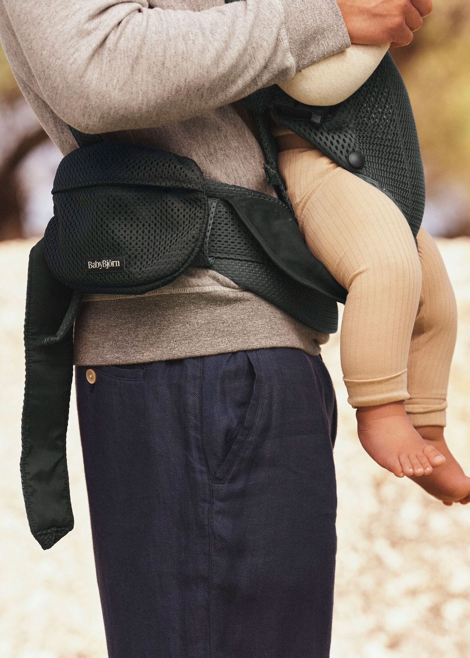 BabyBjorn Pocket Pouch for Infant Hip Seat Baby Carriers, Mesh, Black