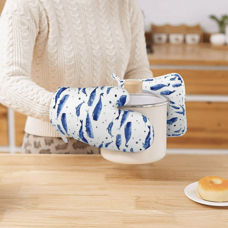Small Blue Whale Swimming Oven Mitts Pot Holders Set Non-Slip