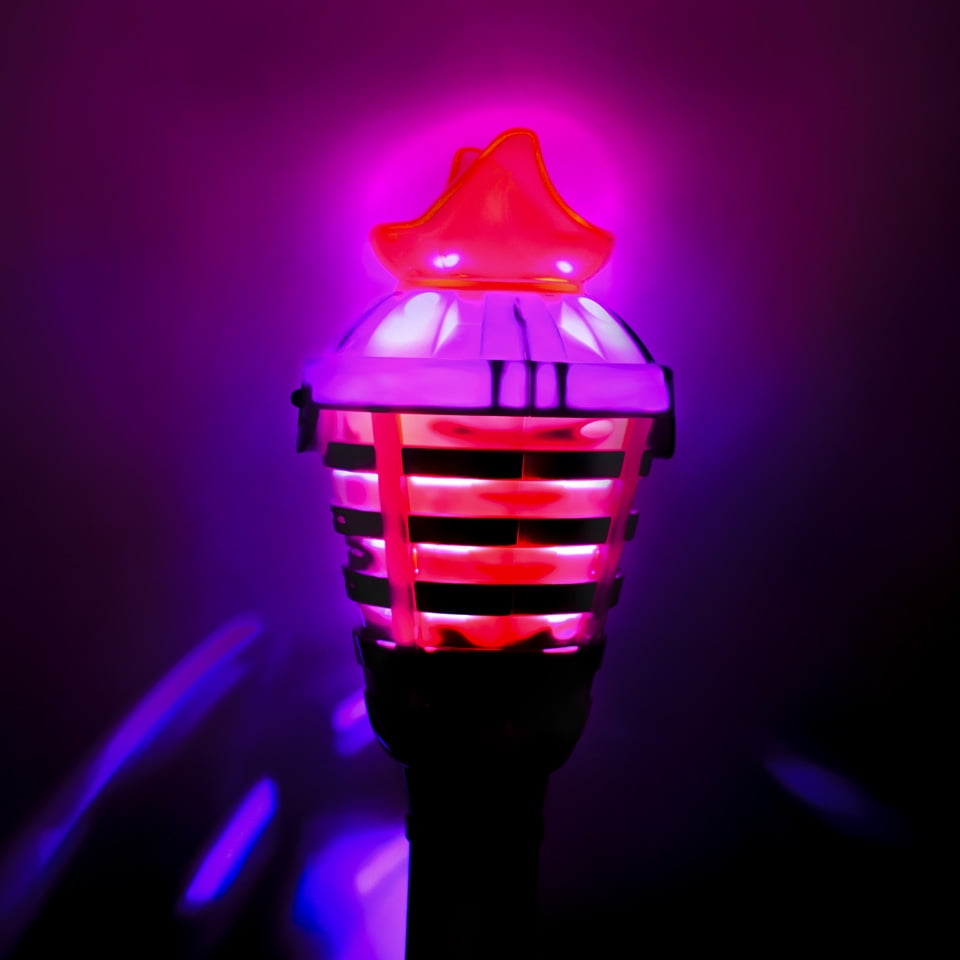 Play Day Torch Bubble Blower with Lights and Music, Children Ages 3+  (图5) Play Day Torch Bubble Blower with Lights and Music, Children Ages 3+  (图5)