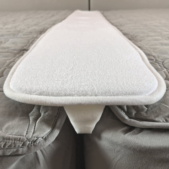Jakoola Foam Bed Bridge Twin To King Converter, Bed Filler for Small Gap between  Mattresses, Bed Seam Connector for TWIN XL, Split King Bed, Hotel Guest Room, Family Stayovers, White