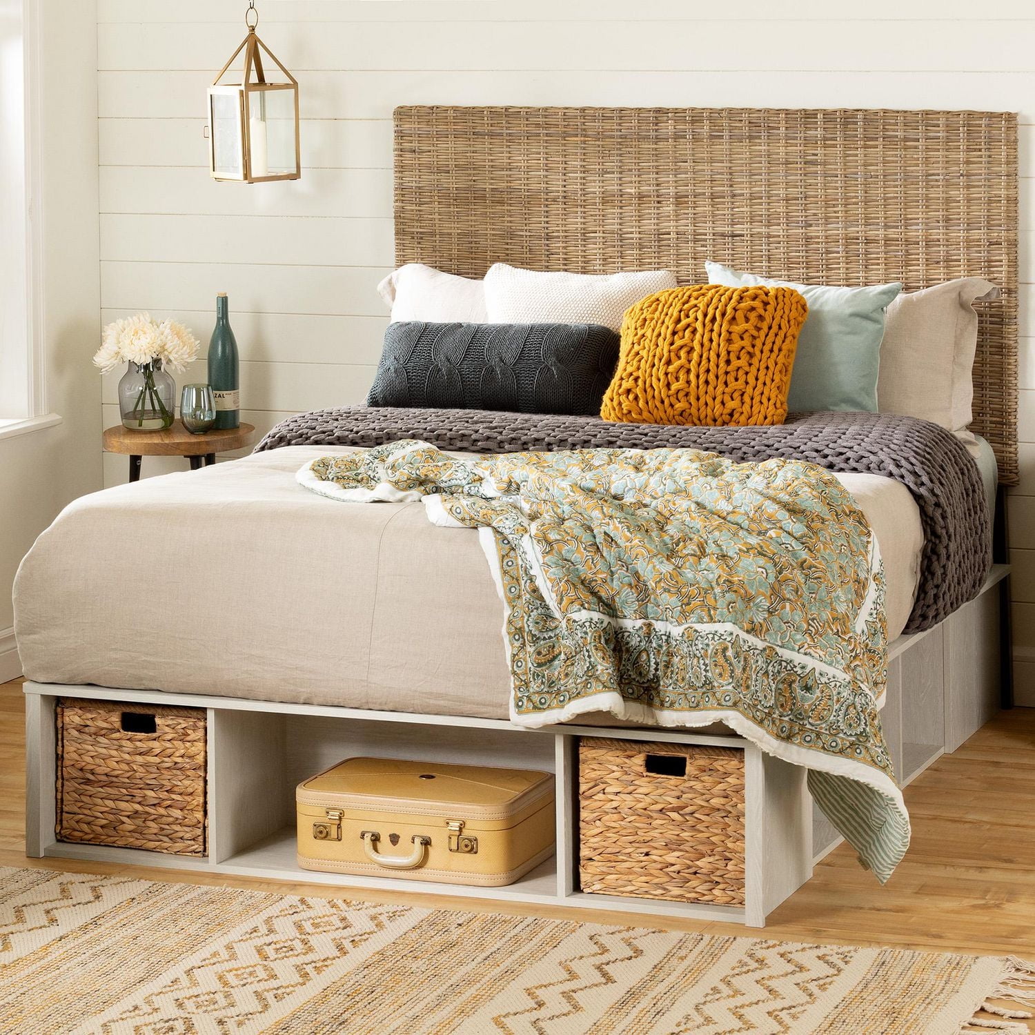 Storage Platform Bed with Baskets and Rattan Headboard Set from the collection Avilla South Shore