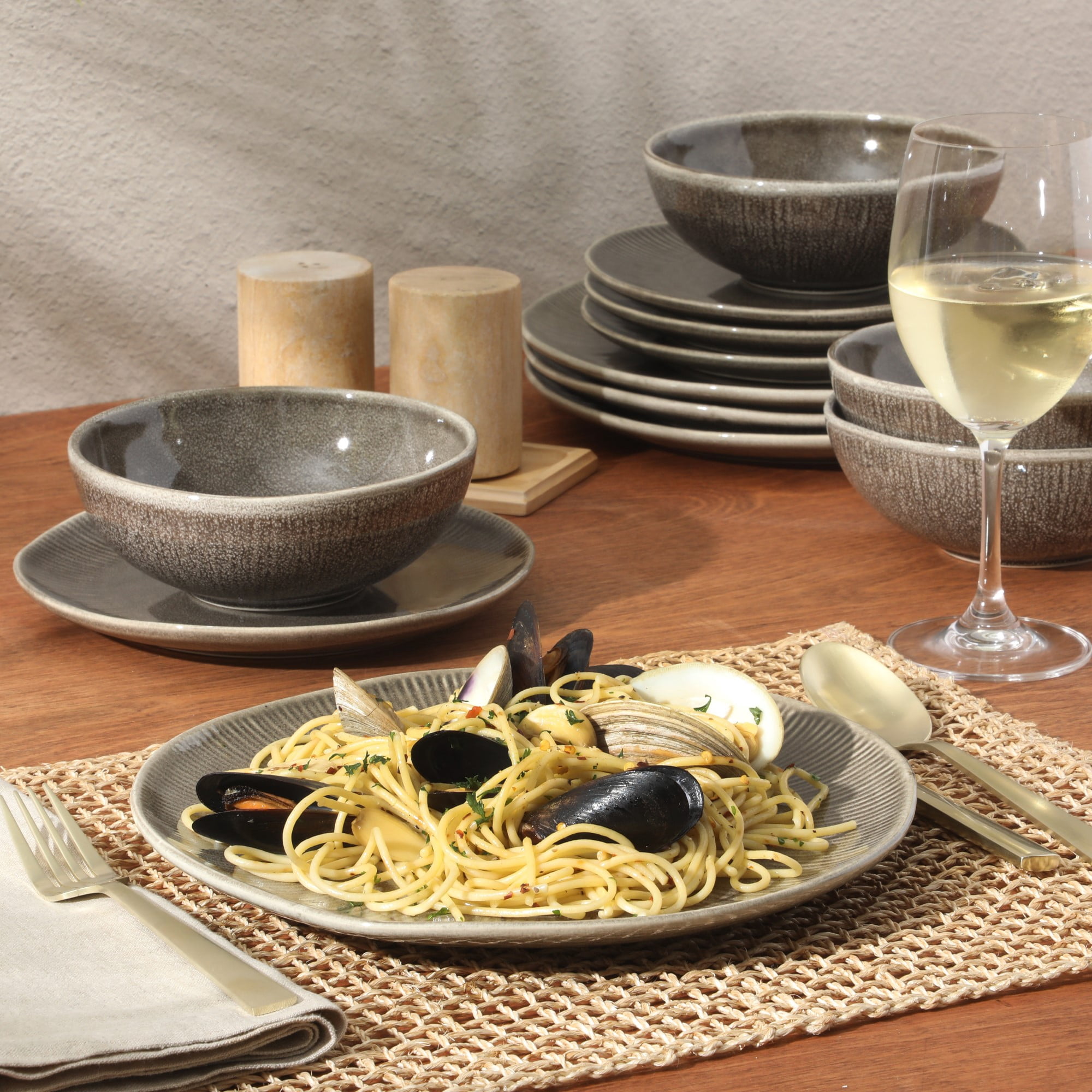 Gibson Elite Sandy Pines Stoneware Plates and Bowls Set - 12 Piece Reactive Glaze Dinnerware Set - Service for 4 - Dishwasher and Microwave Safe - Brown