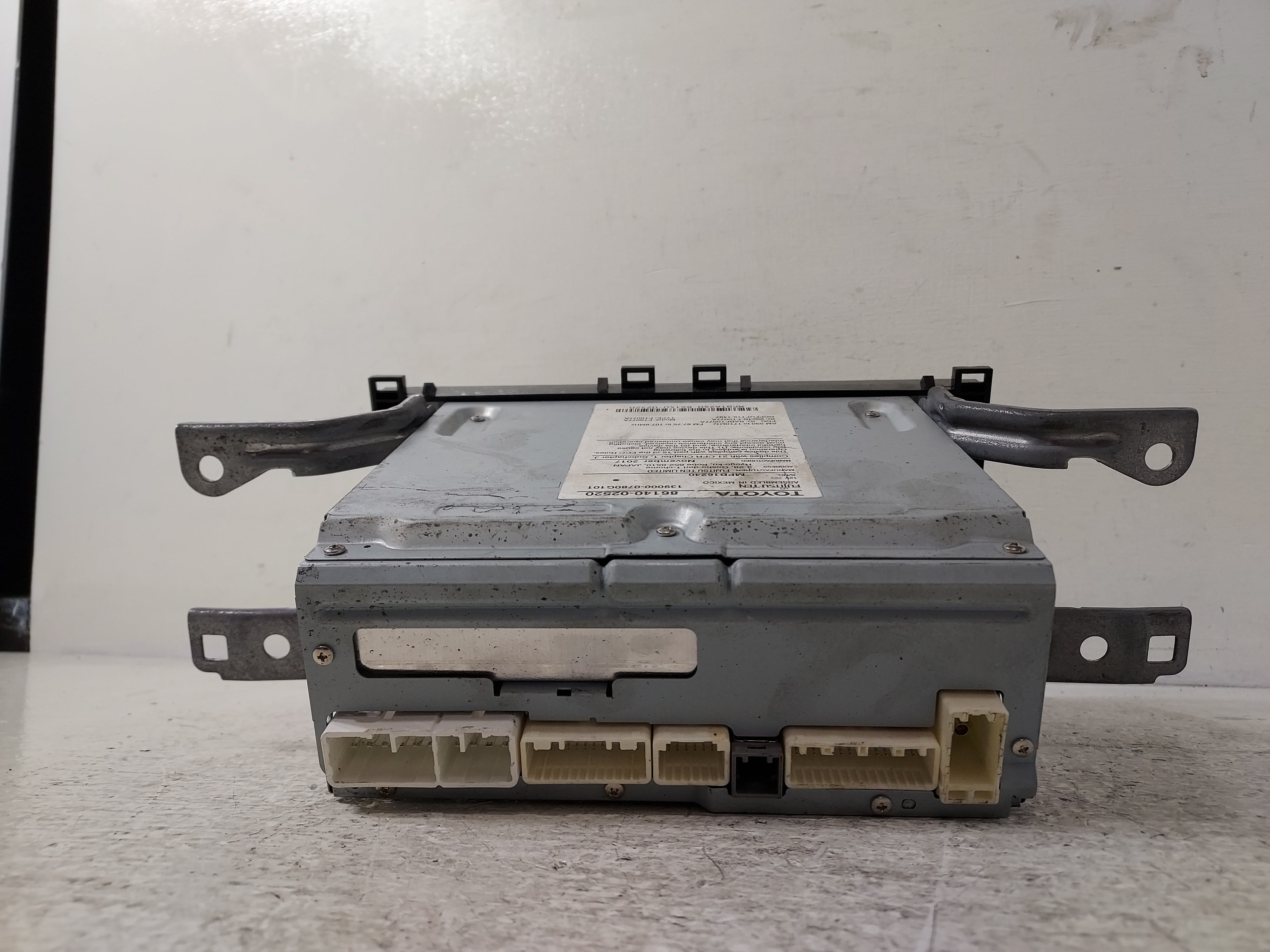 Pre-Owned 2017-2018 Toyota Corolla Display Screen Radio Receiver OEM LKQ - Verify Specific Vehicle Fitment In Description - (Good)