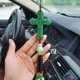 thumbnail image 1 of Colgante de cruz de cristal para coche, accesorio para colgar en el interior del coche, adorno de diseño versátil, 1 of 6