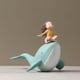 thumbnail image 1 of Estatuilla de estatuilla de y ballena linda Escultura Escultura de resina Decoración de animales Artesanía Adorno de escritorio para el Sentado Soledad Estatua de niña ballena, 1 of 9