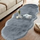 thumbnail image 5 of Fiudx Alfombra Extragrande de Felpa para Dormitorio, Suave Terciopelo, Absorbente de Agua, Base Antideslizante, Estilo Moderno para Salón, Dormitorio y Baño, Ideal Como Regalo, 50 X 140 Cm., 5 of 6