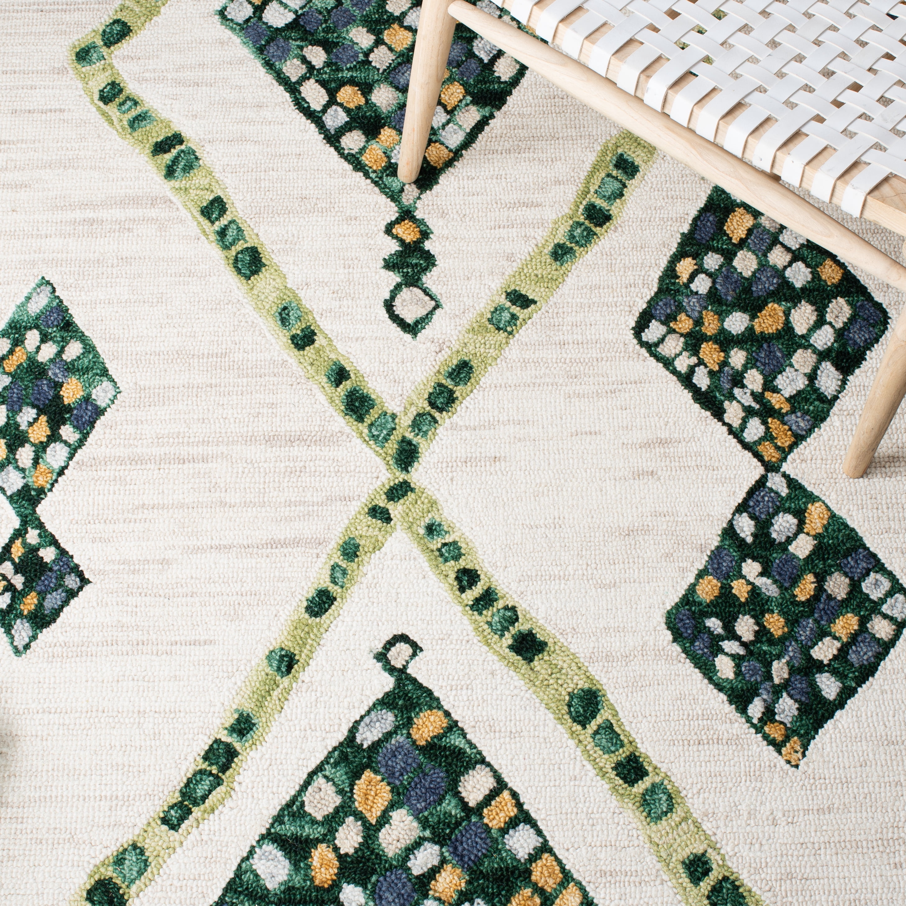 SAFAVIEH Aspen Byrne Southwestern Wool Area Rug, Green/Ivory, 7' x 7' Round