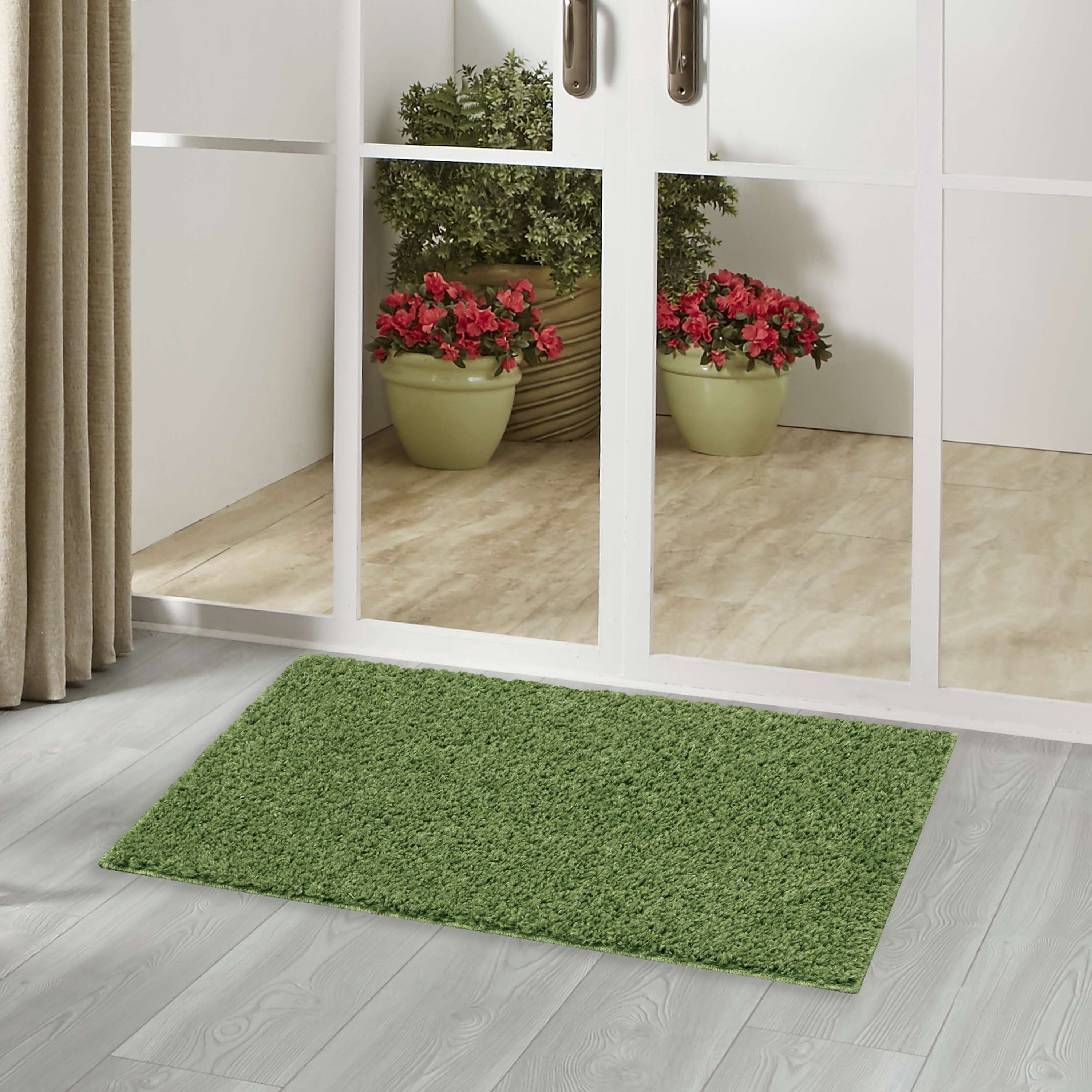 Mainstays Solid Shag Indoor Accent Rug, Green, 1 ft 8 in x 2 ft 10 in