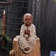 thumbnail image 3 of Estatua de cerámica de Buda Sunnimix Figura monje pequeña de cerámica Estilo 1 9x7.5x14cm, 3 of 8