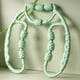 thumbnail image 1 of Rodillo de masaje de piernas, rodillo muscular, práctico masajeador de pantorrillas portátil, abrazadera circular para piernas, ideal para culturismo Verde, 1 of 10