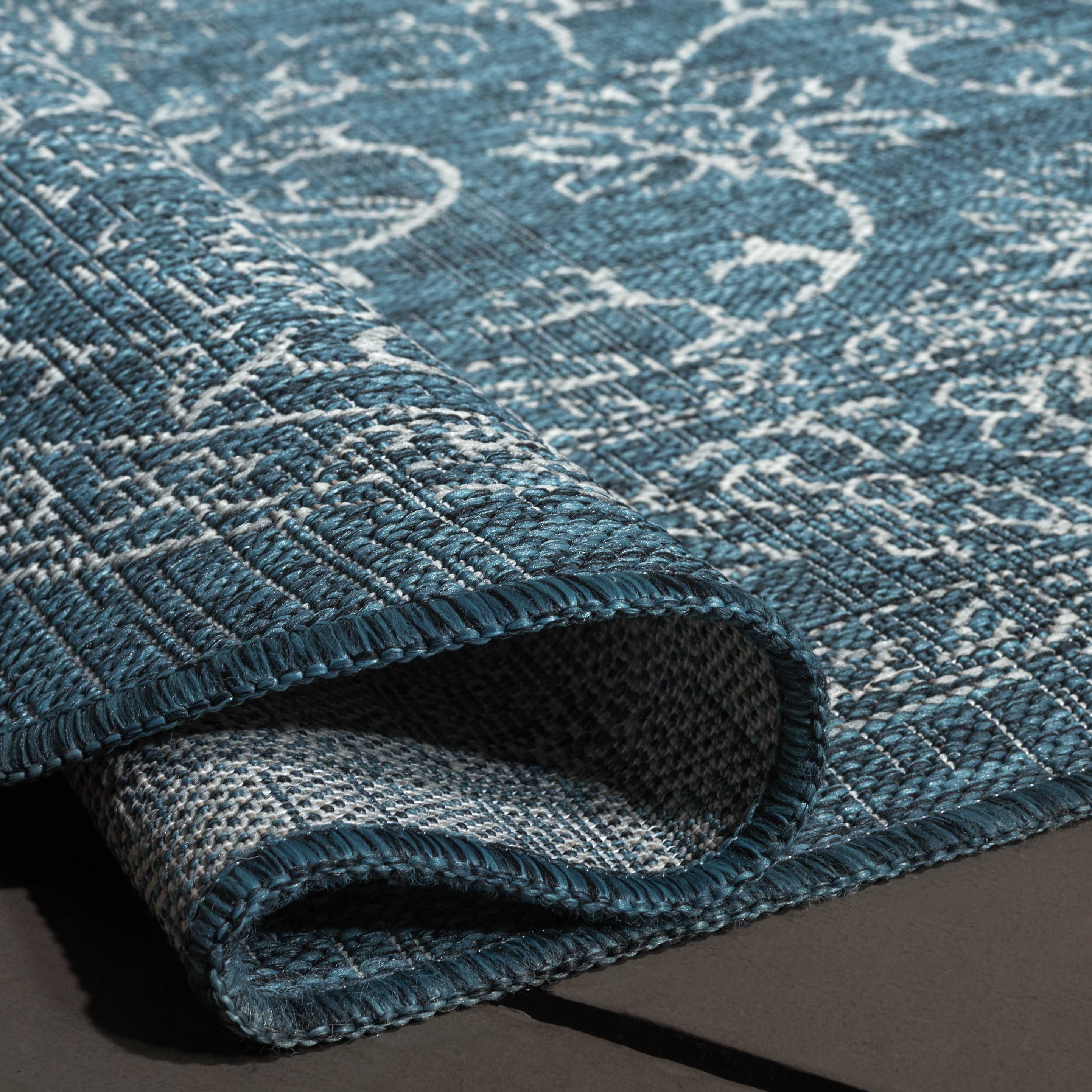 Safavieh Courtyard Darin Botanical Indoor/Outdoor Area Rug, Navy/Ivory, 8' x 10' Round