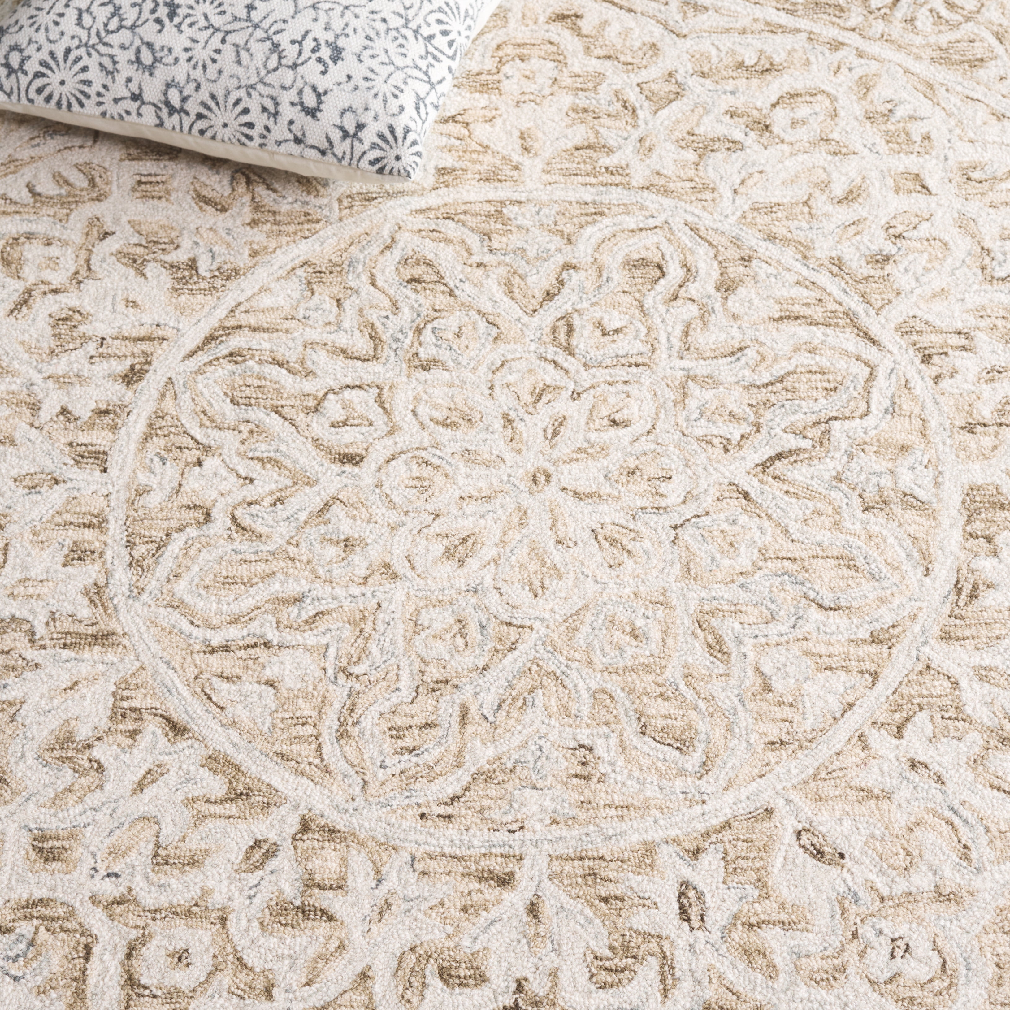 SAFAVIEH Micro-Loop Mana Medallion Area Rug, Brown/Light Blue, 6' x 6' Round