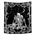 thumbnail image 1 of Tapiz de calaveras de amantes besándose para colgar en la pared en blanco y negro, decoración romántica para el hogar, 1 of 3