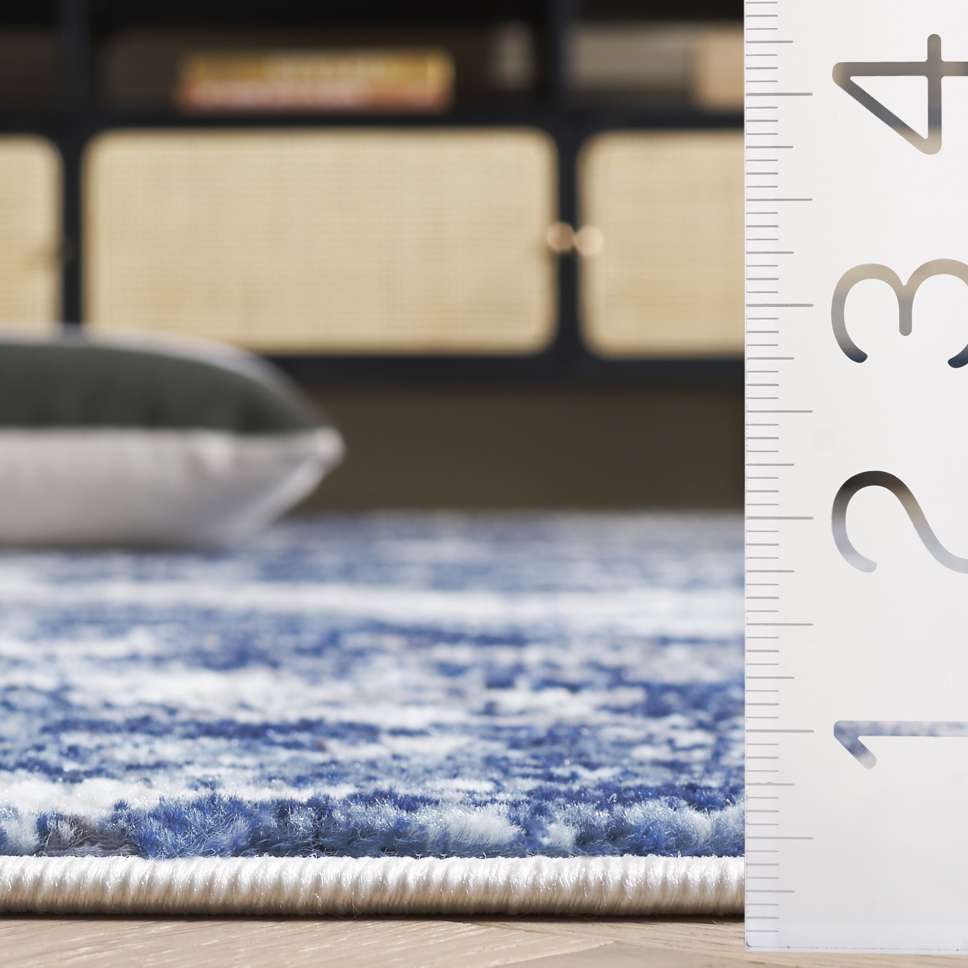 SAFAVIEH Amelia Alastar Abstract Distressed Runner Rug, Ivory/Navy, 2'2" x 8'