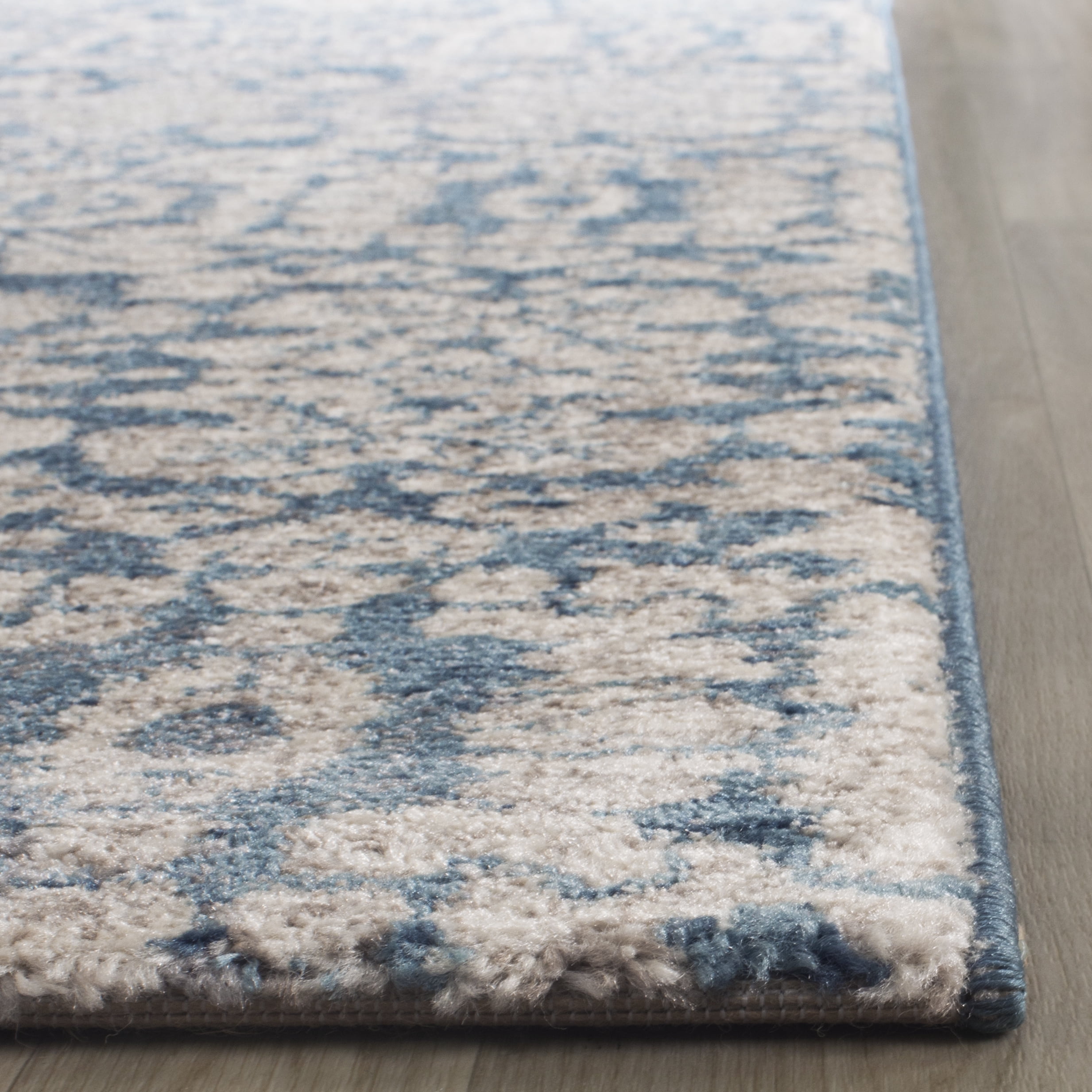SAFAVIEH Sofia Quintella Damask Runner Rug, Blue/Beige, 2'2" x 6'