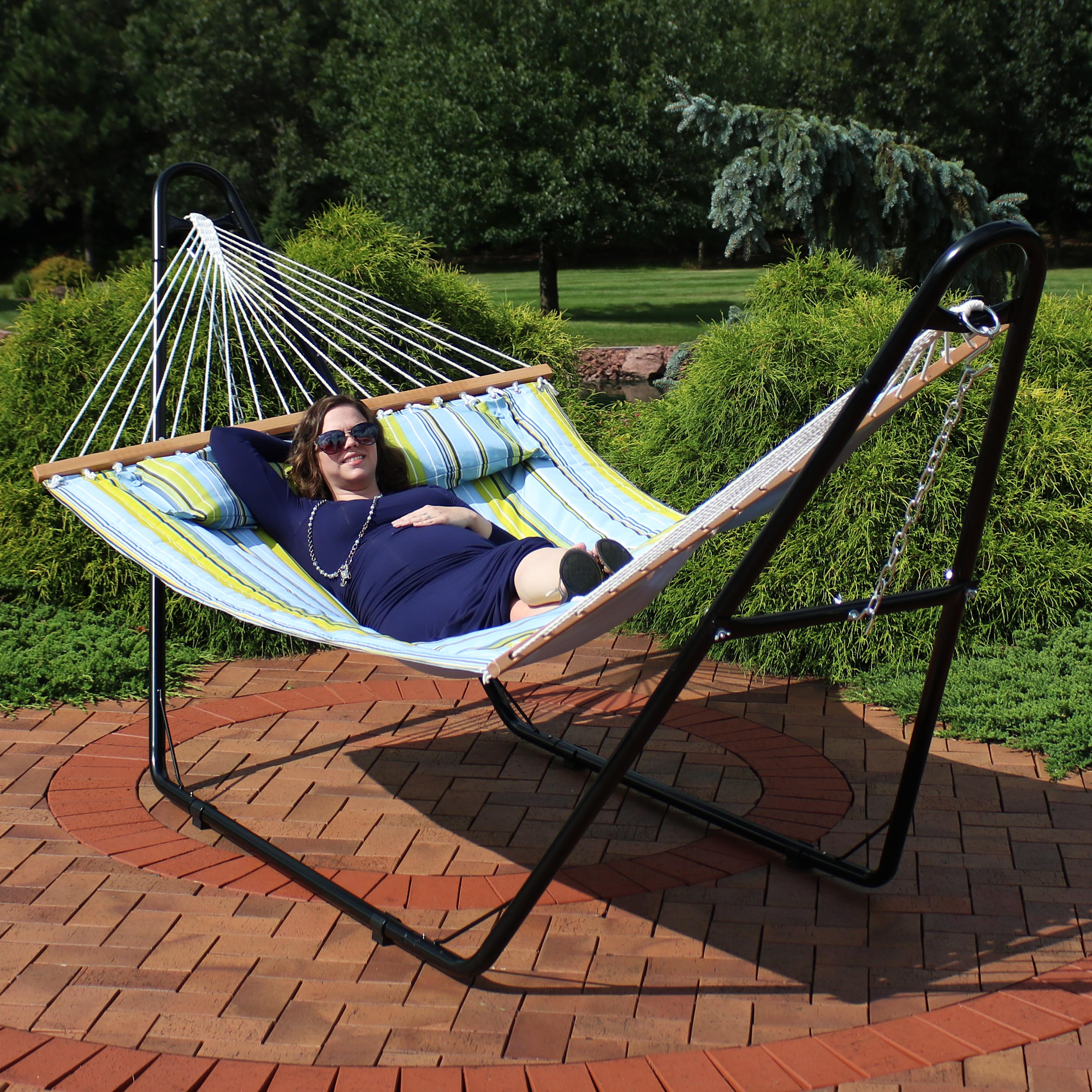 Sunnydaze Blue and Green 2-Person Outdoor Heavy-Duty 450-Pound Capacity Quilted Fabric Hammock with Spreader Bars and Black Universal Multi-Use Heavy-