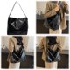 thumbnail image 4 of Bolso Hobo Bandolera para Mujer Con Bolsillo Interior Cuero PU, 4 of 9