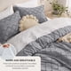 thumbnail image 4 of Juego de edredón Bedsure Queen Grey con 2 fundas de almohada de 3 piezas, 4 of 7