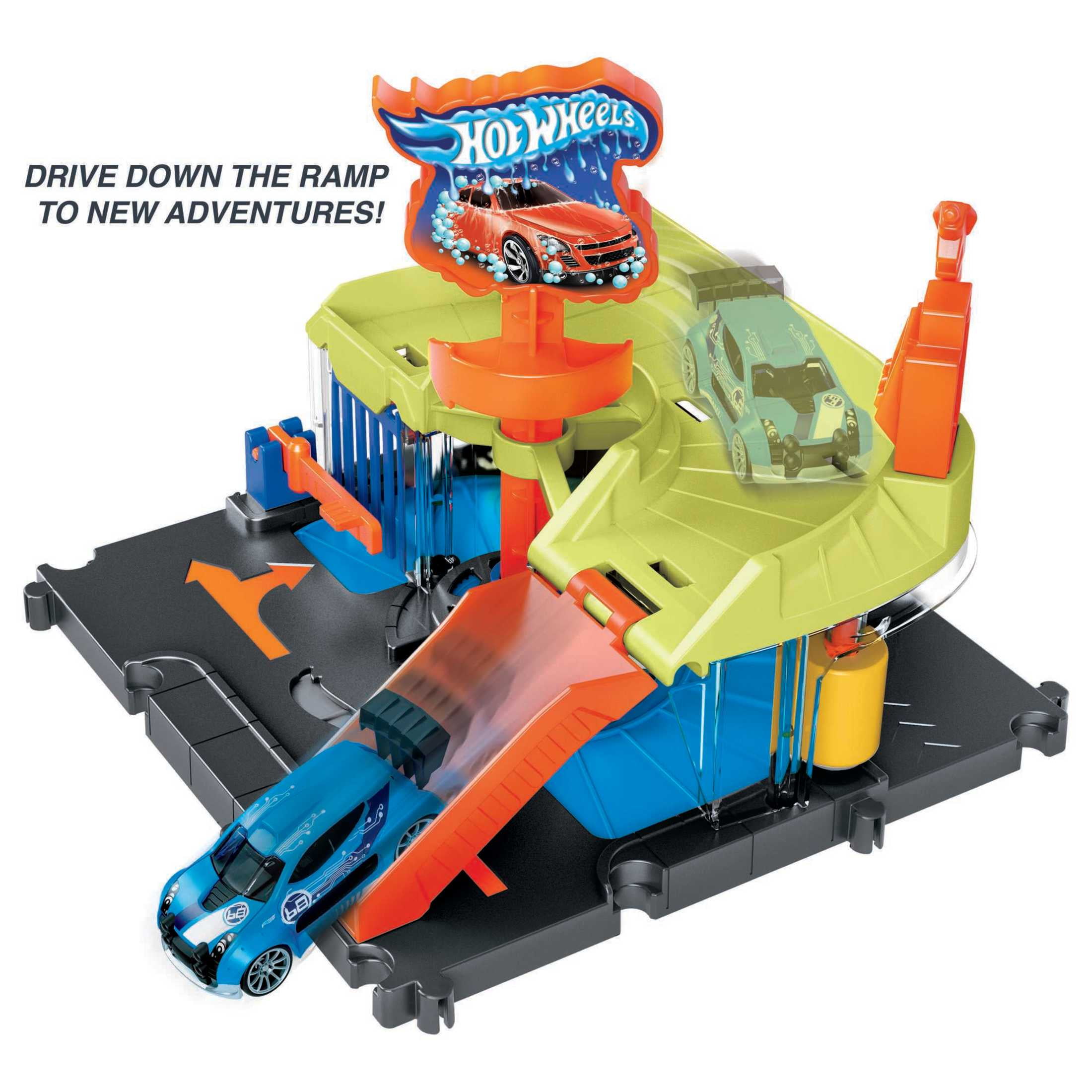Hot Wheels City Downtown Express Car Wash with 1:64 Scale Toy Car, 6.88 in