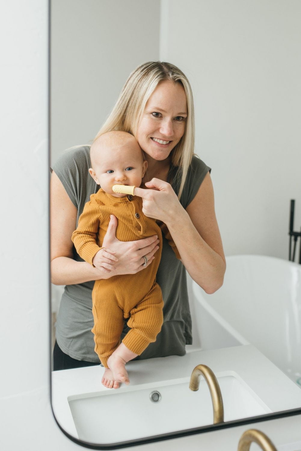 Dr. Brown's 100% Silicone Finger Toothbrush for Baby, Yellow / Gray