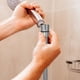 thumbnail image 5 of Manguera de ducha de 2M Acero inoxidable Flexible antideslizante Cabezal de ducha de mano Manguera Grifo Rociador Manguera Baño Tubo de conexión de mano con almohadilla de cuero, 5 of 6