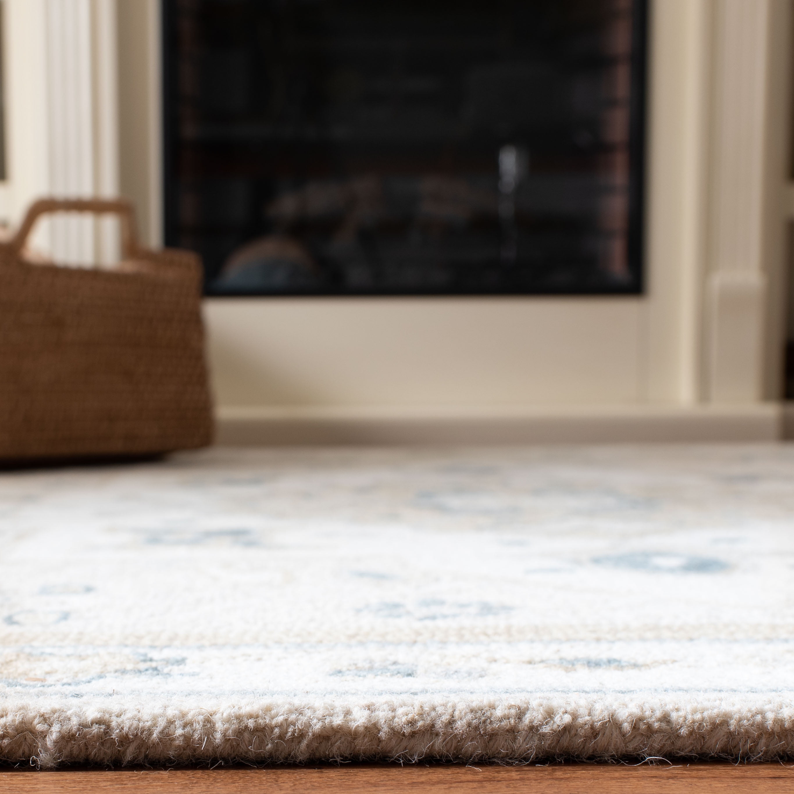 SAFAVIEH Micro-Loop Emilija Oriental Area Rug, Beige/Ivory, 12' x 15'