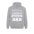 thumbnail image 3 of Algunos me llaman cerrajero El importante llámame papá Sudaderas con capucha para hombre Sudaderas con capucha de manga larga Ropa deportiva juvenil especial para hombre de calle, 3 of 5