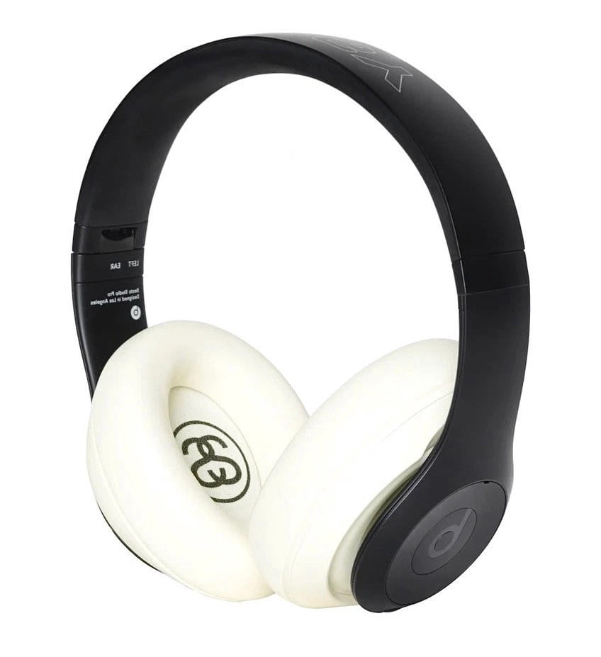 Beats by Dr. Dre Studio Pro Wireless Headphones Matte White Bundle