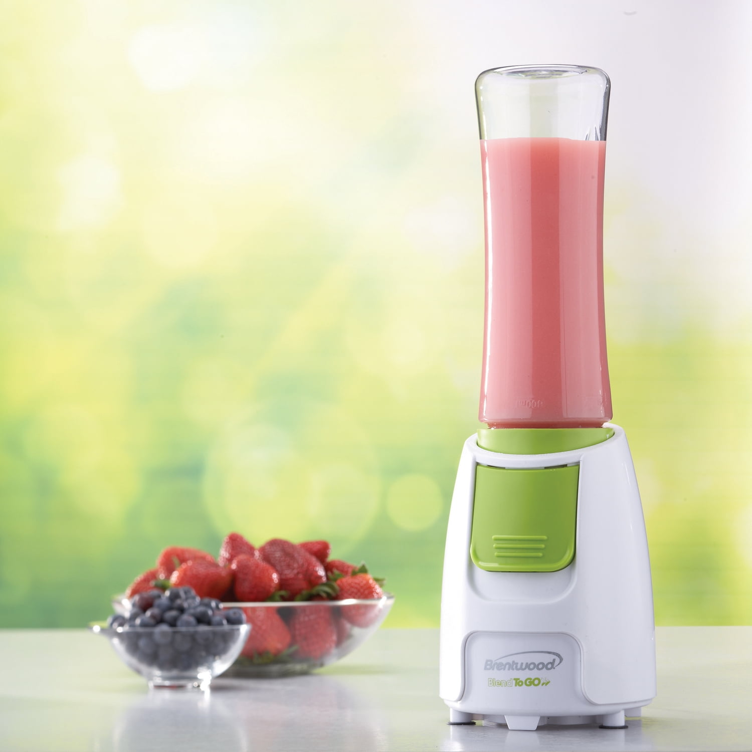Brentwood 300 W 20 oz Blend-To-Go Personal Blender, Green/White