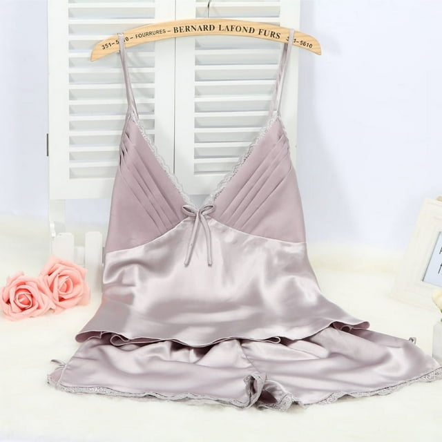 Pijama de tirantes de primavera y verano para mujer, traje de dos piezas de seda de hielo sexy, pantalones cortos de seda colgantes, ropa fina de gran tamaño para el hogar