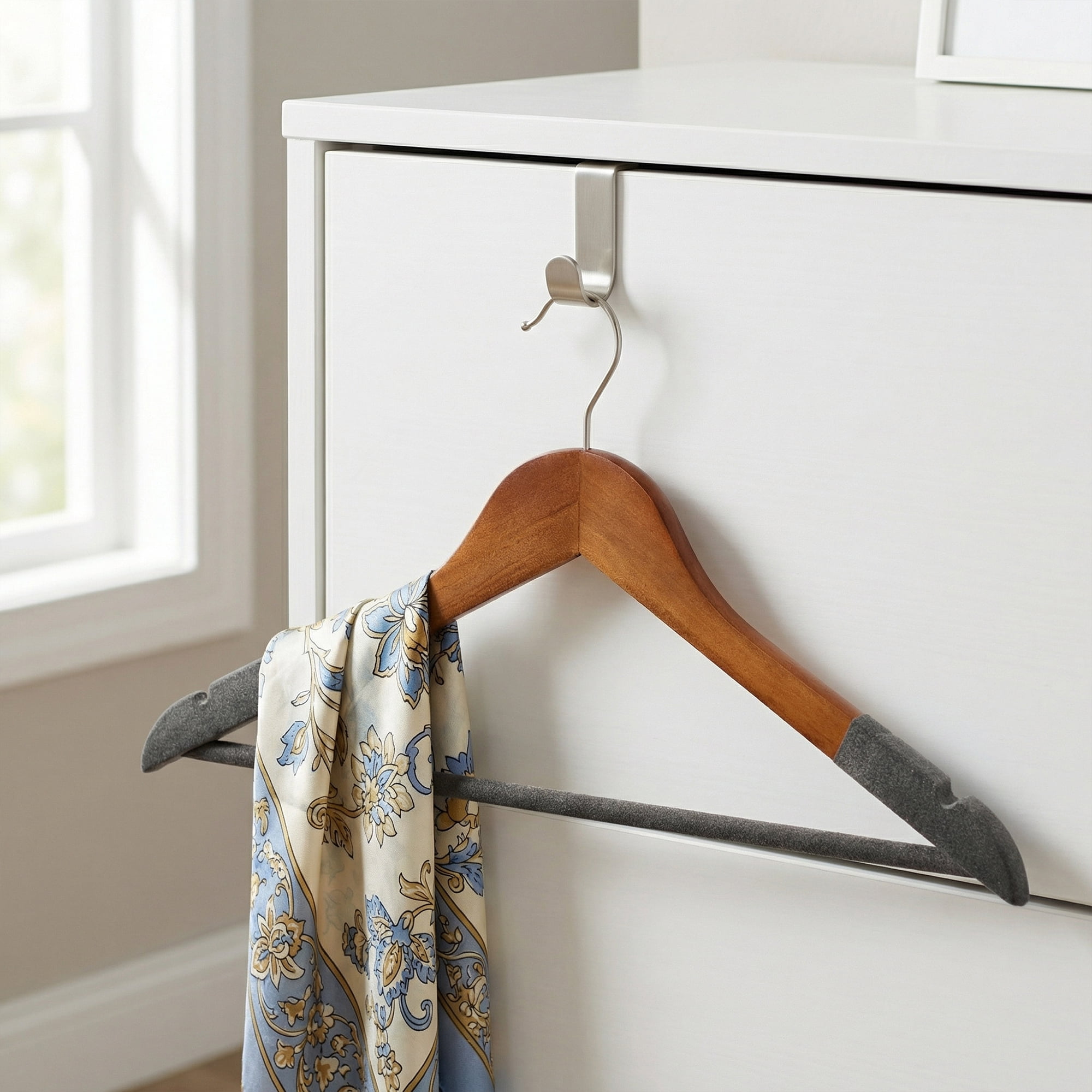Unique Bargains 2 Pcs Wood Non-Slip Hangers with Clips for Clothing and Pants Gray