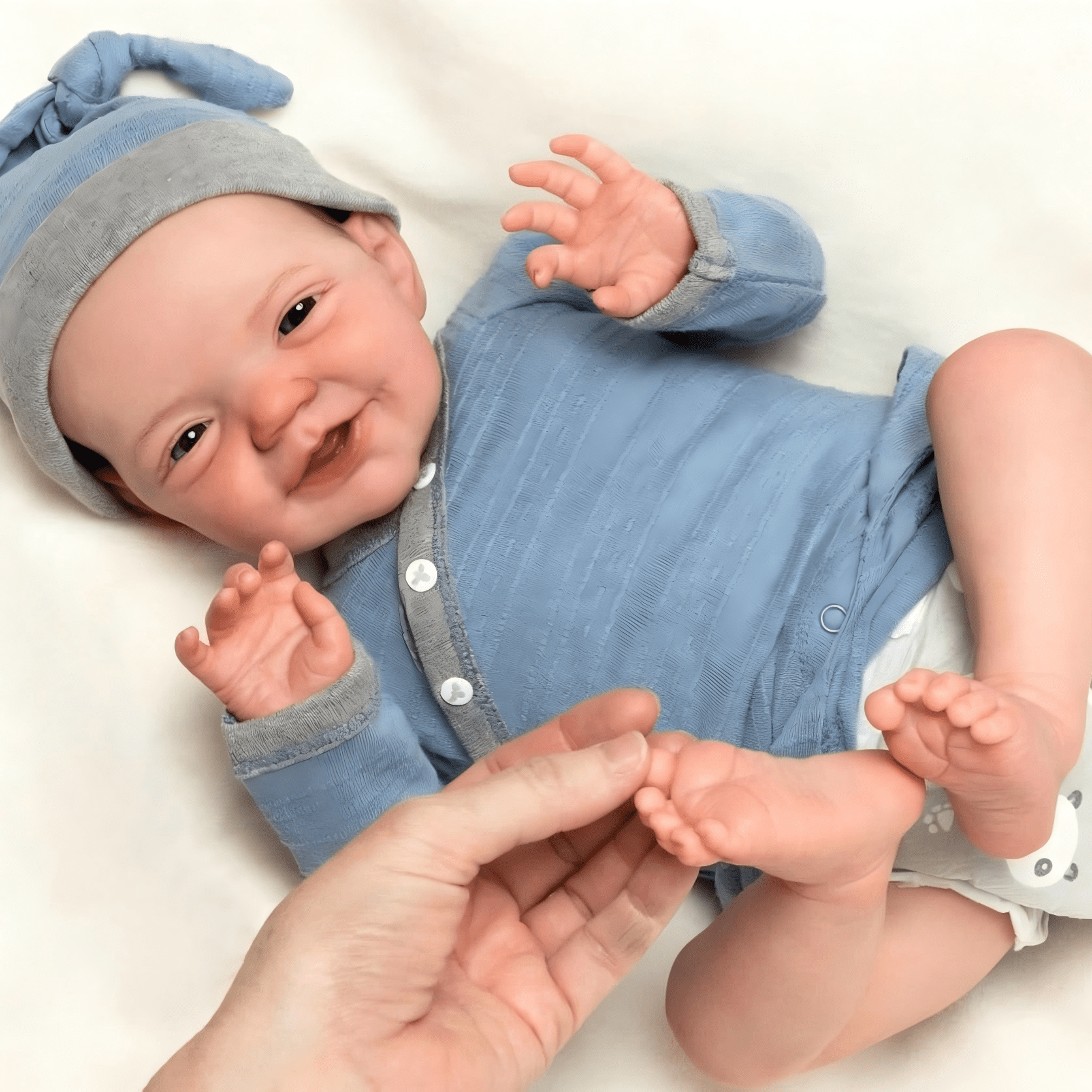 Lovely Lifelike Reborn Baby Dolls 19 Inch 48 cm Realistic Newborn Babies Handmade Soft Cloth Body Painted Hair Blue Eyes Gift for Kids 3+