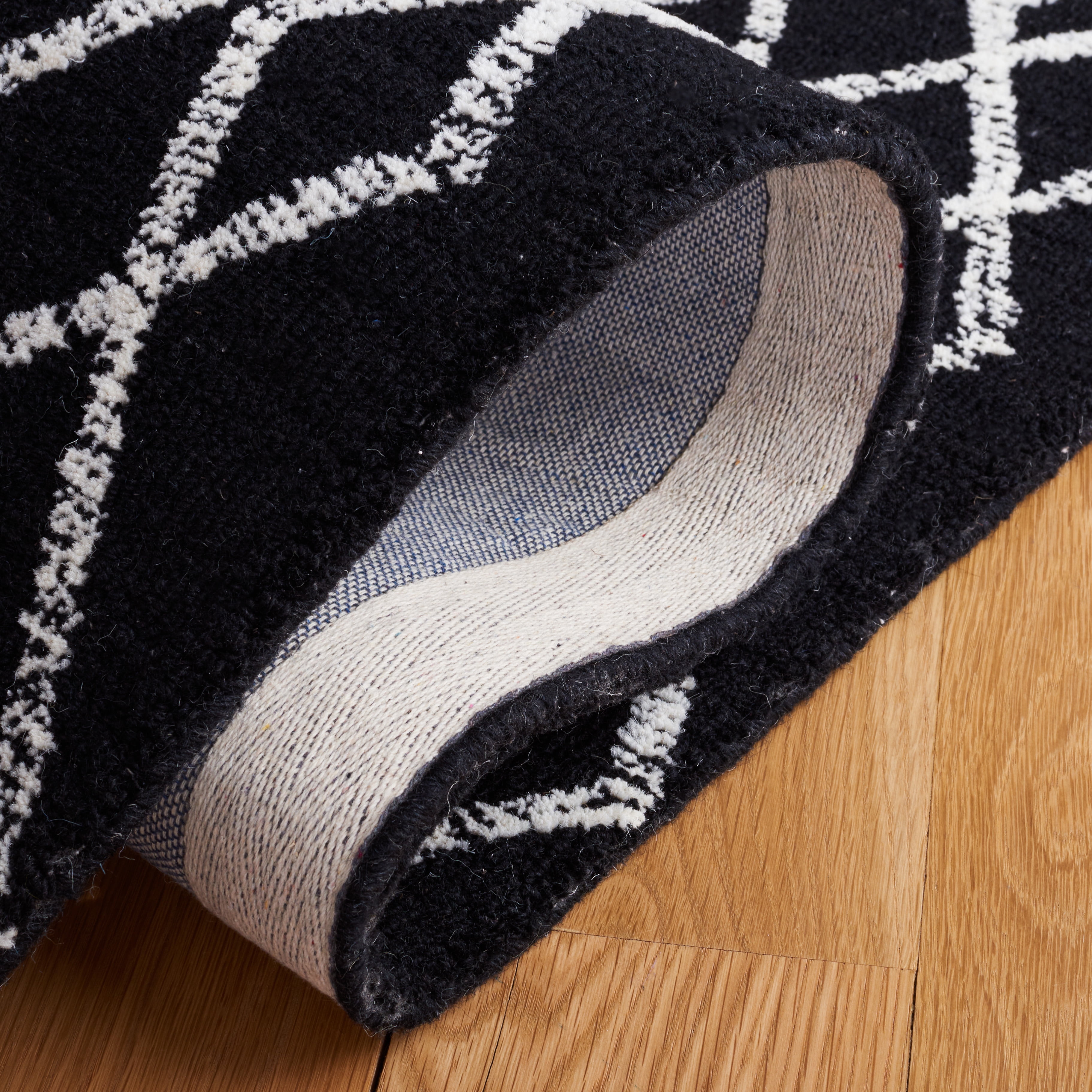SAFAVIEH Metro Jenny Diamond Runner Rug, Black/Ivory, 2'3" x 8'