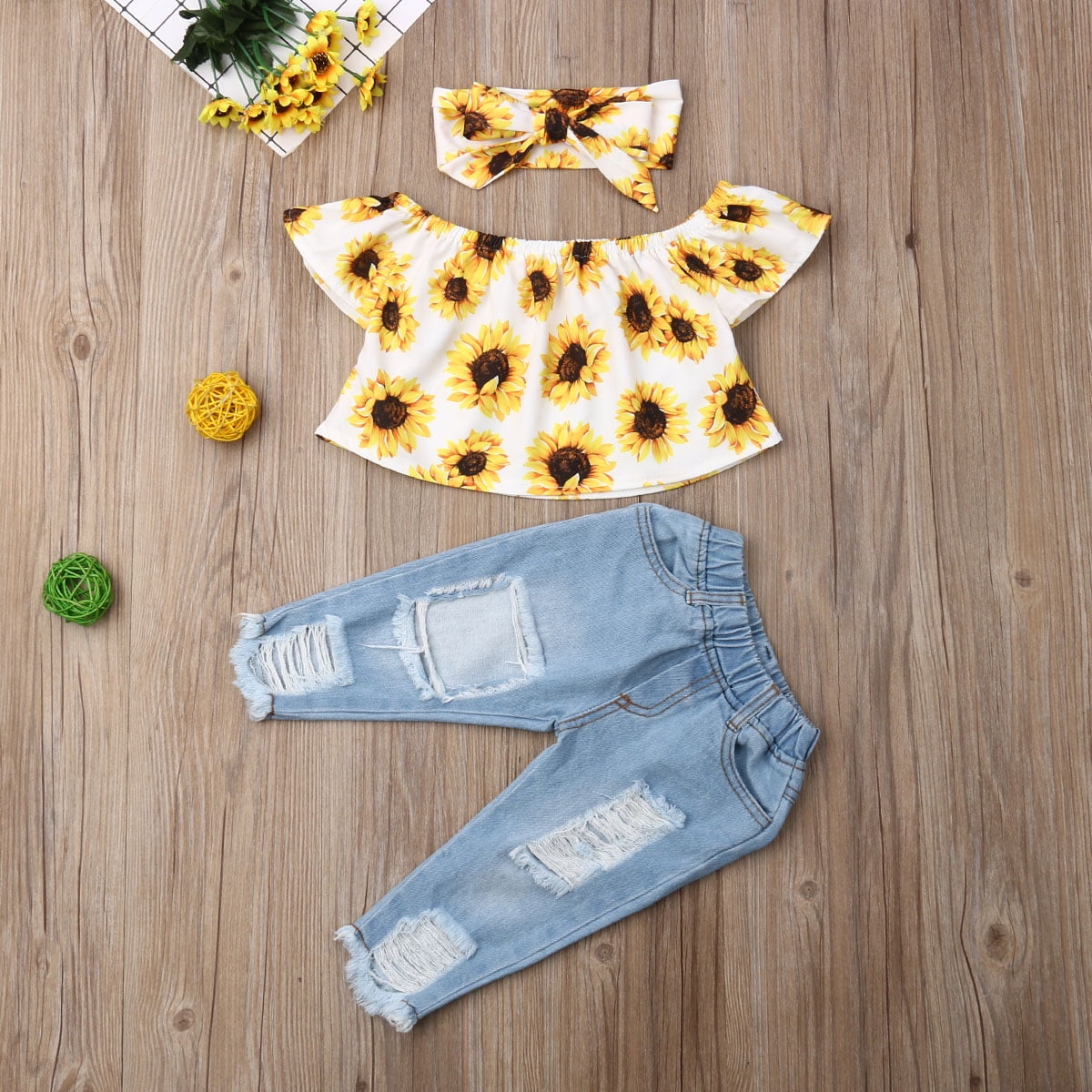 2pcs Baby Girl 95% Cotton Bell-sleeve Butterfly Print Tee and Ripped Jeans Set