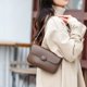 thumbnail image 2 of Bolso de cuero para debajo del brazo, de alta calidad, exquisito bolso cruzado de un solo hombro, textura pequeña, bolso cuadrado para mujer, bolso de viaje de primavera, todo en uno, 2 of 5