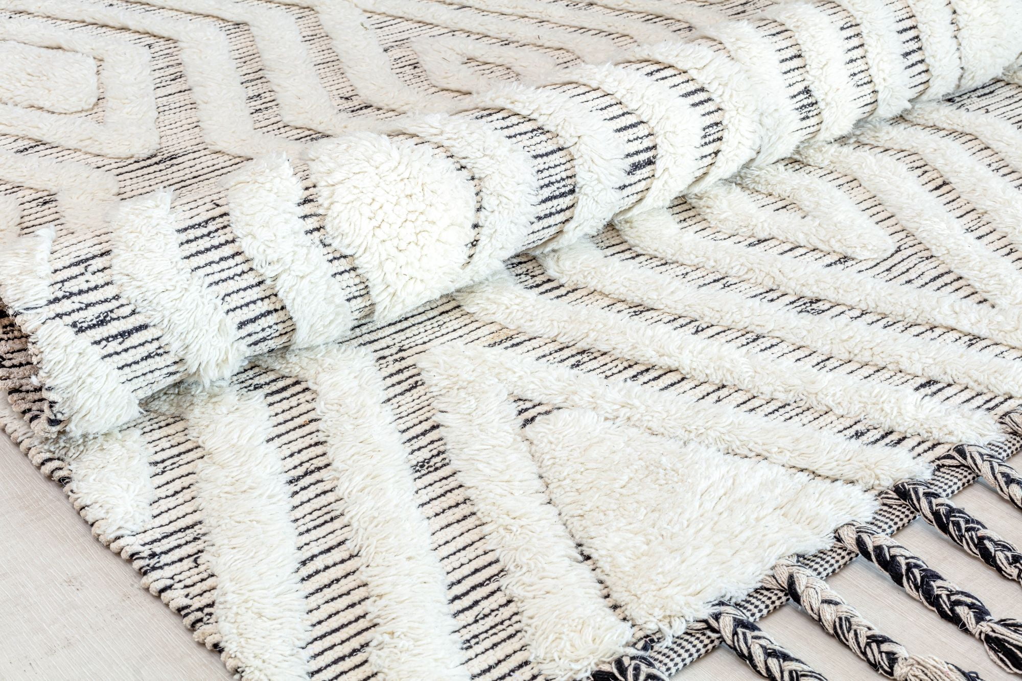 Rugs America Cream Almodine CR15A Textured/Diamond Bohemian White Area Rug, 5’0”x7’0”