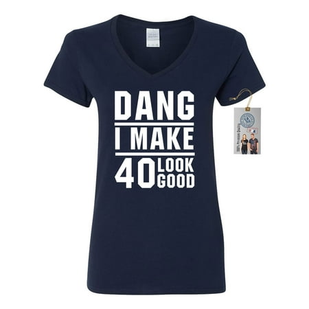 40th Birthday T Shirt Dang I Make 40 Look Good Womens V Neck T-Shirt (Best Looking Women Over 40)