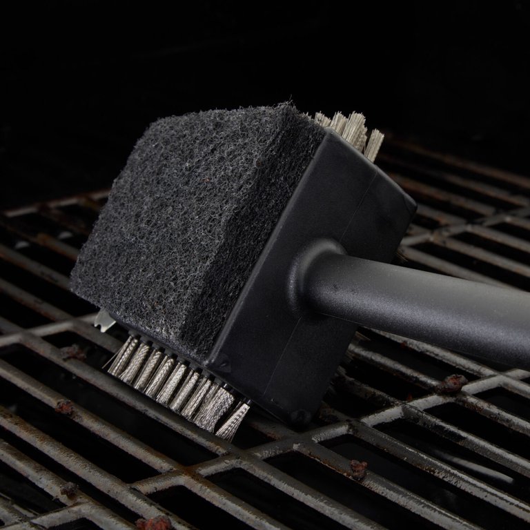 This Cuisinart Brush Cleans Grimy Grills in 'Mere Seconds'—and