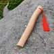 thumbnail image 1 of Mango de hacha de madera de repuesto con empuñadura de cuerda roja, madera dura carbonizada a alta temperatura para mayor durabilidad y control antideslizante, diseño ergonómico curvo para un mej, 1 of 9