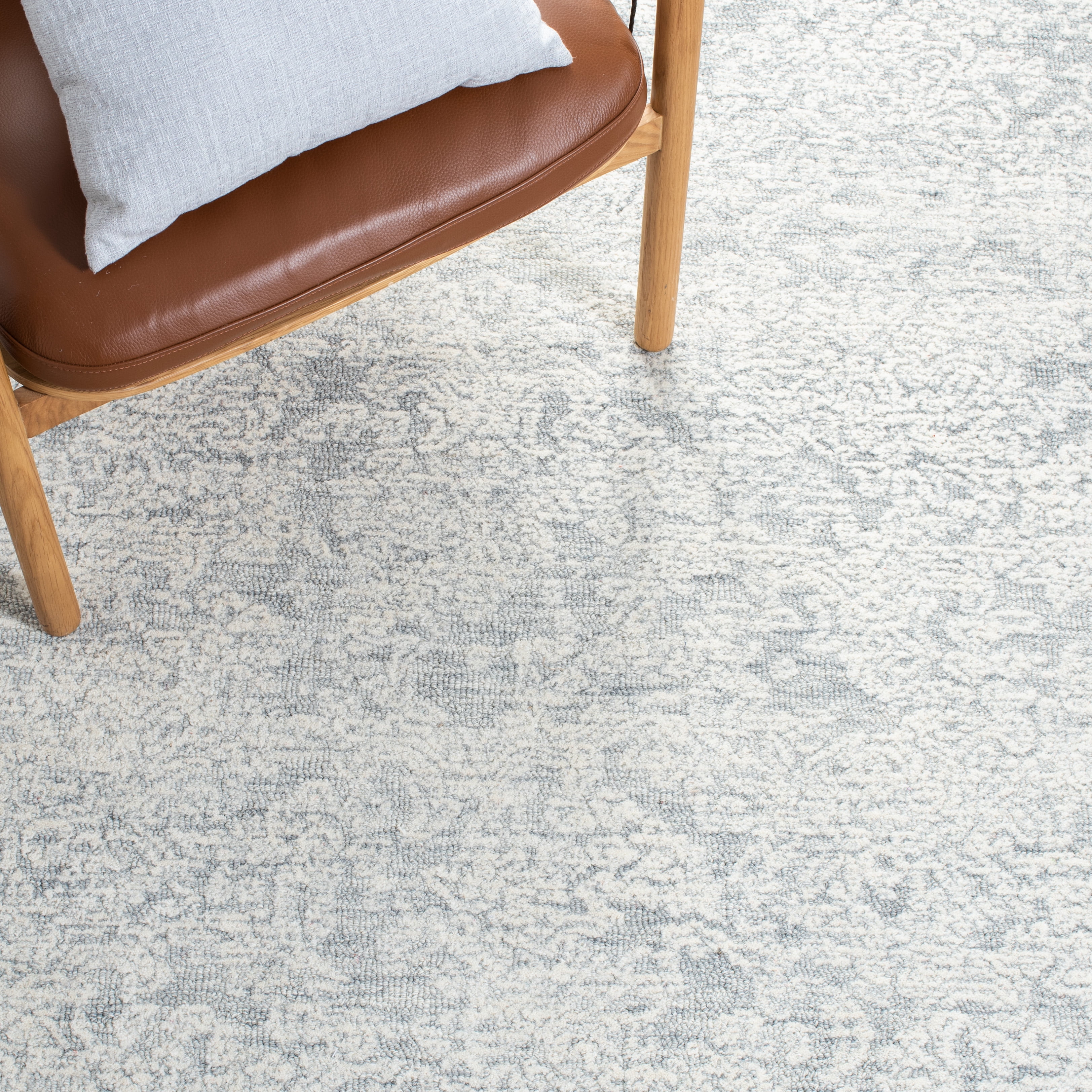 Safavieh Metro Darin Geometric Area Rug, Light Gray, 4' x 6'