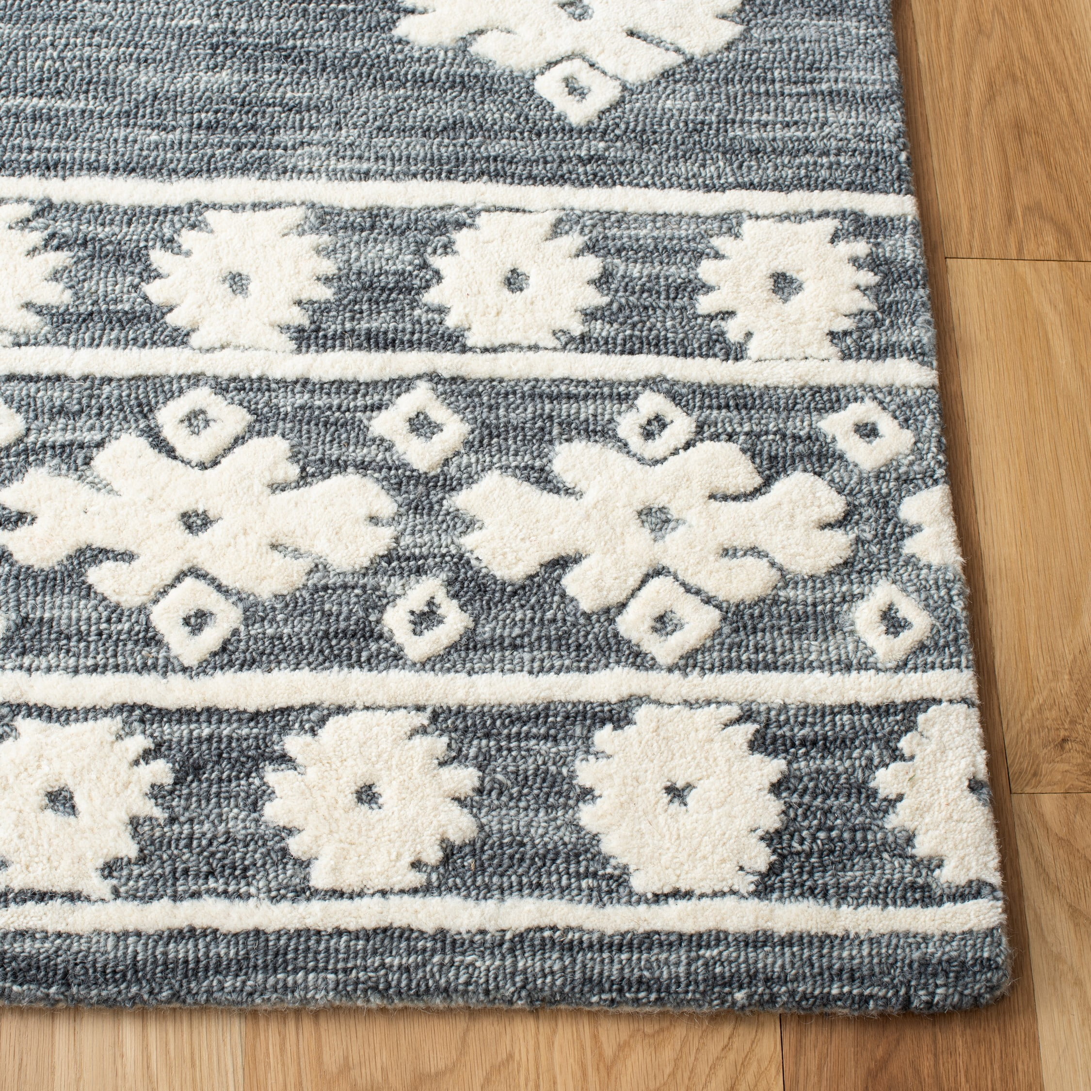 SAFAVIEH Aspen Kerry Geometric Area Rug, Dark Grey/Ivory, 4' x 6'