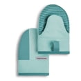 thumbnail image 1 of Juego de guantes de cocina KitchenAid Beacon, bicolor, antideslizantes, color Aqua Sky, 1 of 7
