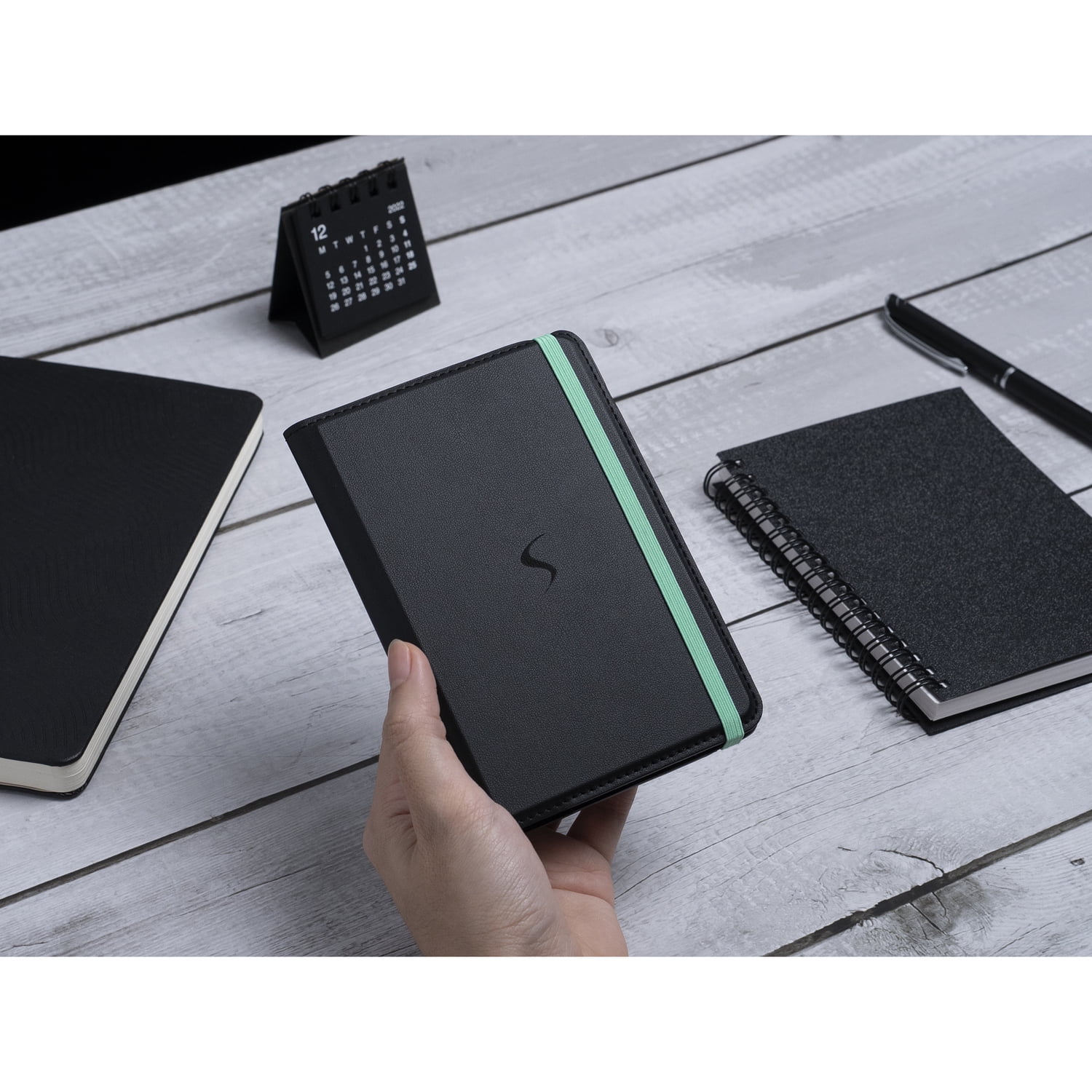 Scapade AirPass Passport Wallet with Apple Find My Tracker, S-PWAL