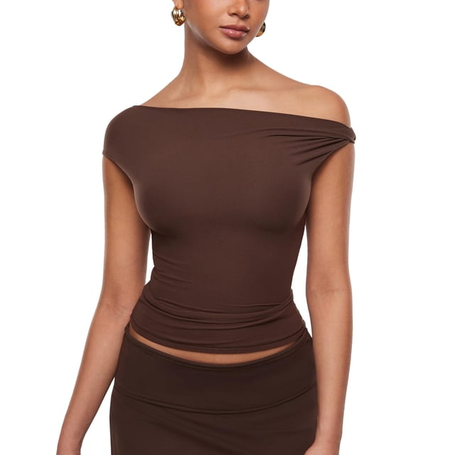 Remera INLYRIC Inbarely Soft Hombros Descubiertos Avellana XS